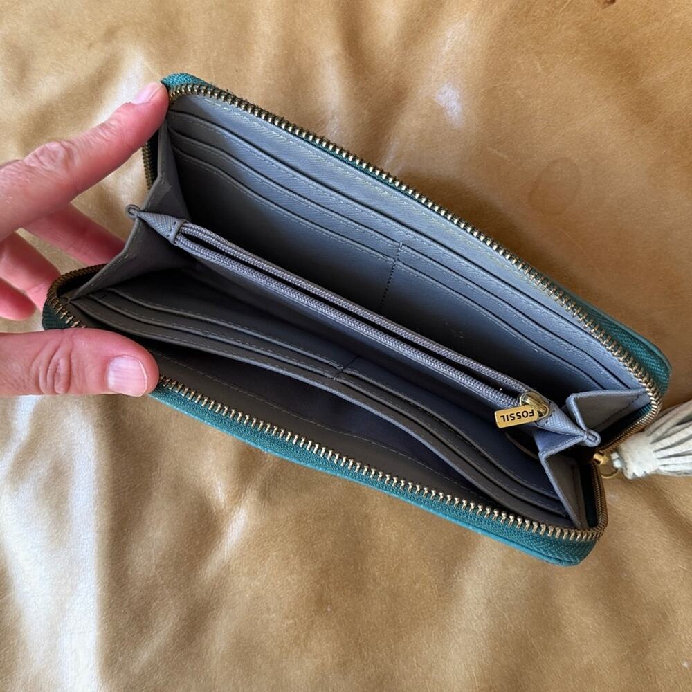 FOSSIL Turquoise Pebbled Leather Wallet with Tassel - Picture 3 of 4
